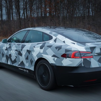 Tesla Model S αλλάζει μπαταρία και διανύει 1.210 km με μία φόρτιση! [video]