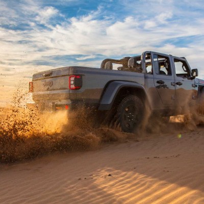 Το Jeep Gladiator δεν κολλάει ούτε στην έρημο με 50 βαθμούς [video]