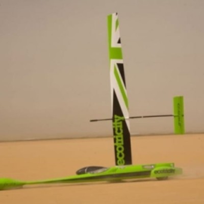 Λύση για... φτηνές διακοπές: Ιστιοπλοϊκό ξηράς που ξεπερνά τα 200 km/h!