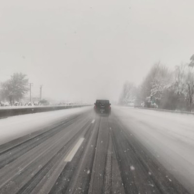 Κακοκαιρία «Φίλιππος»: Στα χιόνια η εθνική οδός – Γυρνούν πίσω τα αυτοκίνητα [video]