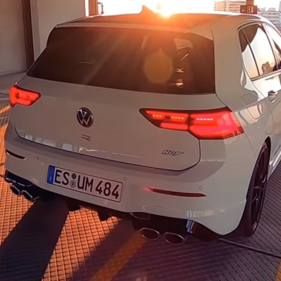 Αυτό το VW Golf πιάνει τα 325 km/h στην εθνική οδό [video]