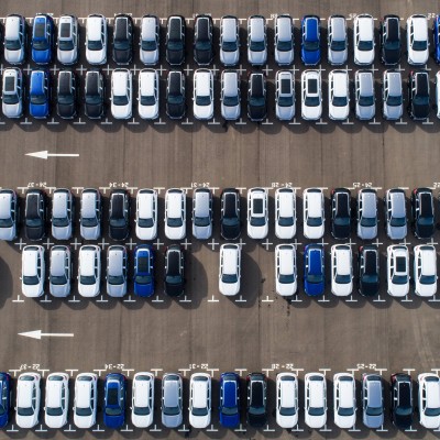 Ανατροπή στις πωλήσεις αυτοκινήτων: Τα εξηλεκτρισμένα πέρασαν τα βενζινοκίνητα!