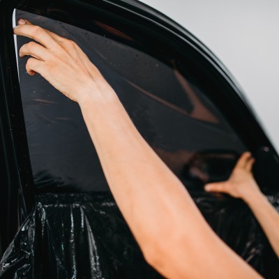 Αντιηλιακές μεμβράνες: Τα 5+1 οφέλη των φιμέ τζαμιών