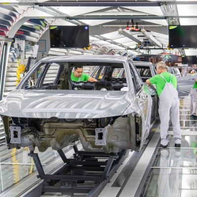 Γιατί καθυστερούν τόσο να παραδοθούν τα καινούργια αυτοκίνητα;