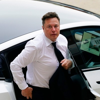 Το παράδοξο της Tesla – Πουλάει λιγότερο, αλλά αξίζει περισσότερο – Γιατί;