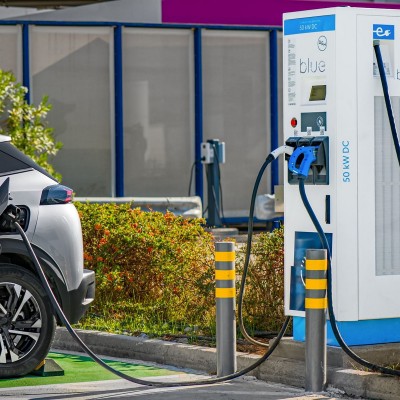 ΔΕΗ: Αυξάνει σε 1.000 τα σημεία φόρτισης σε όλη τη χώρα