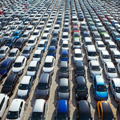 Εταιρικές πωλήσεις ή λιανική; Πώς αγοράζουν αυτοκίνητο οι Έλληνες το 2024