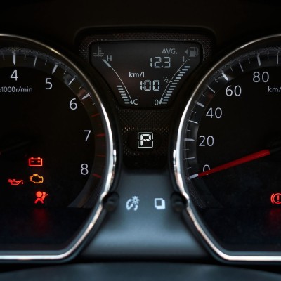 Το λαμπάκι στο καντράν που δεν γνωρίζει το 80% των οδηγών