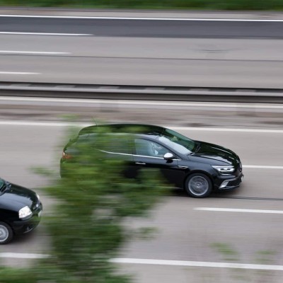 Επιτρέπεται η προσπέραση από δεξιά; Τι λέει ο ΚΟΚ