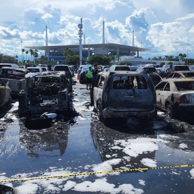 Άναψε ψησταριά σε γήπεδο και έψησε... 11 αυτοκίνητα! [video]