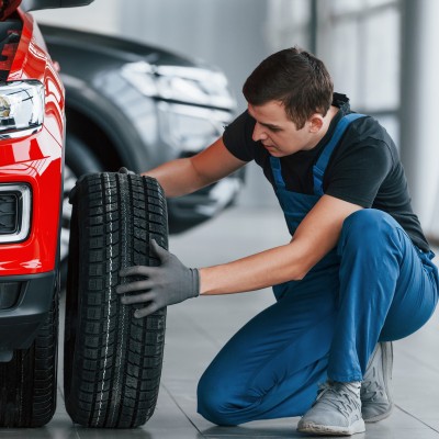 Ελαστικά αυτοκινήτου: 5 συμβουλές για να γλυτώσεις λεφτά