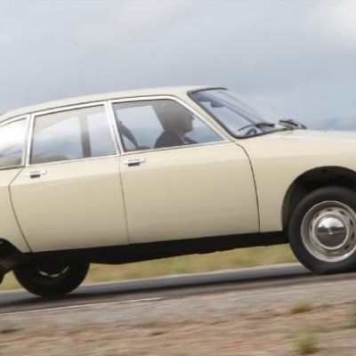 Μύθος ή αλήθεια: Τα Citroen μπορούν να κινηθούν με μόνο 3 τροχούς; [video]