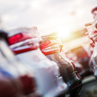 Οι Έλληνες γυρνάνε την πλάτη στη βενζίνη και το diesel – Τι αγοράζουν τώρα πια;