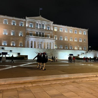 Θανατηφόρο τροχαίο έξω από τη Βουλή – Νεκρός ένας 25χρονος [video]