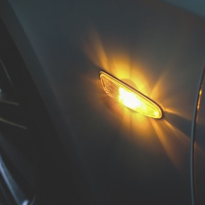 Γιατί ακούγονται τα φλας του αυτοκινήτου; [video]