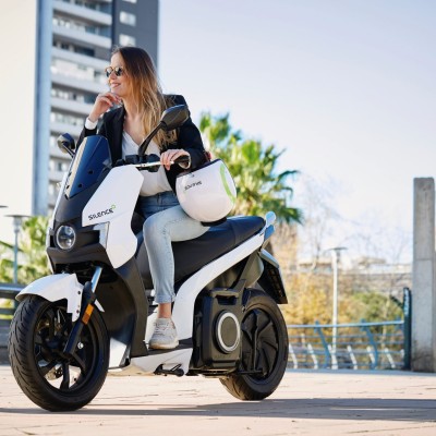 Ηλεκτρικό scooter: Μπορούν να το οδηγήσουν οι έφηβοι; Τι λέει ο νόμος;