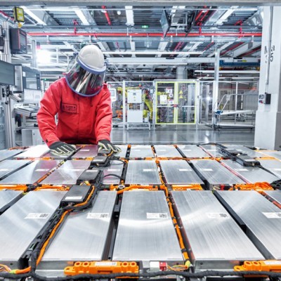 Αλλάζουν όλα στην Ευρώπη: Αυστηρά μέτρα για τις μπαταρίες των ηλεκτρικών