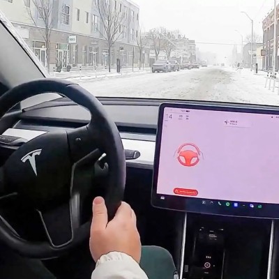 Μπορεί ένα Tesla να κινηθεί αυτόνομα στο χιόνι; [video]