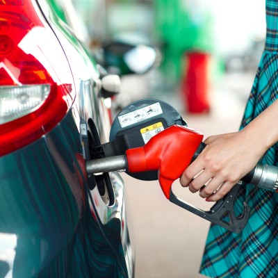 Γιατί απαγορεύεται η χρήση κινητού στο βενζινάδικο; Τι κίνδυνος υπάρχει