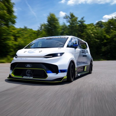 Η Ford τρέχει στην πιο διάσημη Aνάβαση του κόσμου με ένα van!