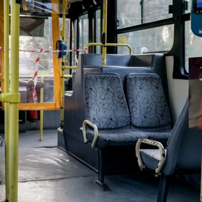 Αττική: Κατέρρευσε οροφή λεωφορείου – Από θαύμα σώθηκαν οι επιβάτες