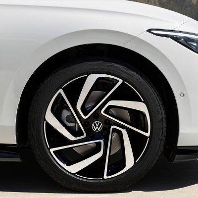 Το ηλεκτρικό Volkswagen που κάνει 794 km χωρίς φόρτιση - Πωλείται και στην Ελλάδα