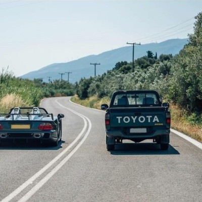 Απίστευτες εικόνες στην Ελλάδα, με supercars 40+ εκατομμυρίων!