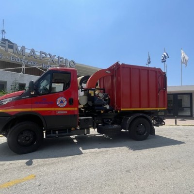 Πυροσβεστικό, εκχιονιστικό και… ελληνικό! Δες το όχημα που κάνει τα πάντα
