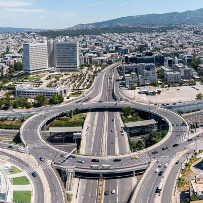 Αδειάζει η Αθήνα - Κλείνουν τμήματα της Αττικής Οδού