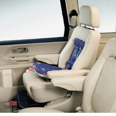 Ποιο αυτοκίνητο έχει ενσωματωμένα παιδικά καθίσματα στον βασικό εξοπλισμό του;