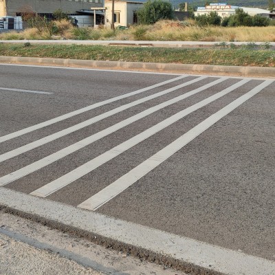 Τι είναι αυτές οι παράξενες γραμμές στην παλιά εθνική οδό – Πώς προειδοποιούν τους οδηγούς;