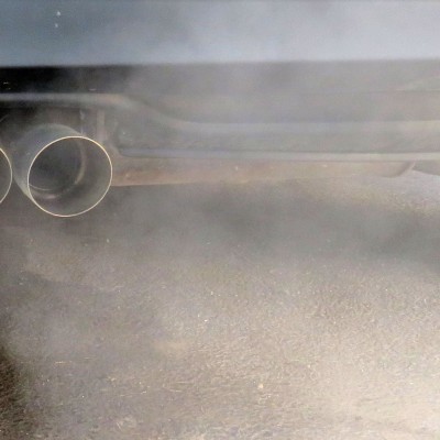 Γιατί η εξάτμιση βγάζει καπνό; Τι πρέπει να ξέρεις για το χρώμα