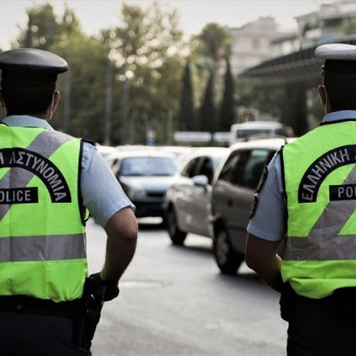 Αστυνομία: Πήρε 160 διπλώματα, άδειες και πινακίδες σε 48 ώρες [δείτε το video]