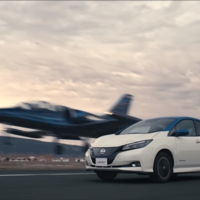 Ηλεκτρικό Nissan Leaf κόντρα σε... μαχητικό αεροσκάφος – Πώς γίνεται; [video]