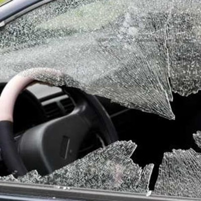 Θεσσαλονίκη: Έπιασαν τον δράστη που έσπαγε τζάμια και «ξάφριζε» αυτοκίνητα