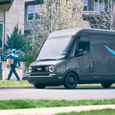 Σκάνδαλο! H Amazon κατηγορείται ότι πουλούσε τα ούρα των οδηγών ως ενεργειακό ποτό!