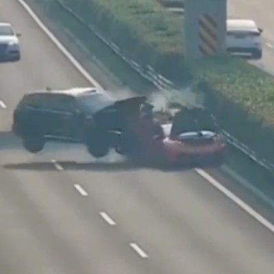 SUV κάνει σμπαράλια Lamborghini – Δείτε το video