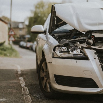 Τράκαρες και έμεινες χωρίς αυτοκίνητο; Η ασφαλιστική σου καλύπτει την ενοικίαση!