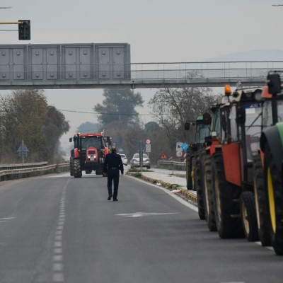 Εκτακτο: Κλείνουν την εθνική οδό Αθηνών-Θεσσαλονίκης οι αγρότες