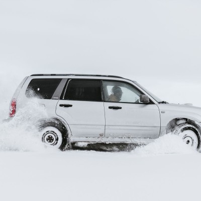 5 βασικοί κανόνες για οδήγηση στο χιόνι