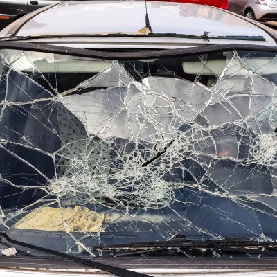 Συνέλαβαν Έλληνα που έσπαγε τζάμια σε αυτοκίνητα – Δείτε σε ποια περιοχή