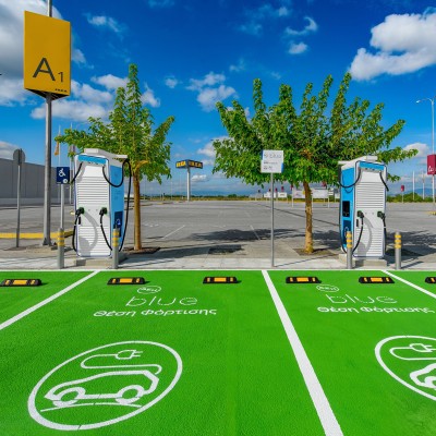 4 Χρόνια ΔΕΗ blue: Πόσο άλλαξε τη δημόσια φόρτιση στην Ελλάδα;