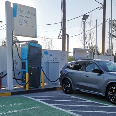 Πόσοι φορτιστές υπάρχουν στην Ελλάδα; Δες πώς θα τους βρεις