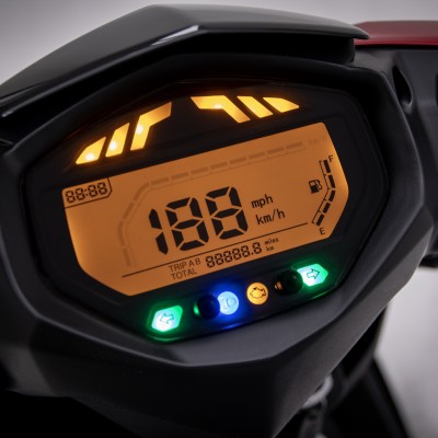 Το scooter που οδηγείς με δίπλωμα αυτοκινήτου και έχει τιμή 1.895 ευρώ