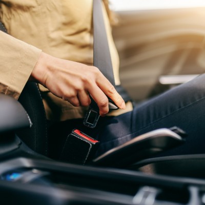 Ζώνη ασφαλείας: Πόσο είναι το πρόστιμο για οδηγό και επιβάτες με το νέο ΚΟΚ