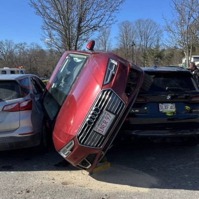 Οδηγός Audi έκανε το πιο επικό παρκάρισμα [φωτό-video)