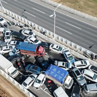 Τρομερή καραμπόλα 100 αυτοκινήτων - Δείτε το video
