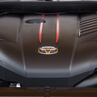 Το πρώτο Toyota που δεν θα καίει (μόνο) κλασική βενζίνη