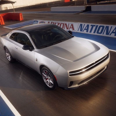 Το Dodge Charger έρχεται στην Ευρώπη για να βάλει φωτιά στην άσφαλτο – Δείτε ισχύ και επιδόσεις