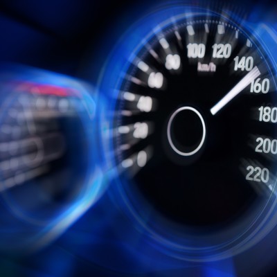 Τέλος η υπερβολική ταχύτητα - Μπαίνουν κόφτες στα αυτοκίνητα